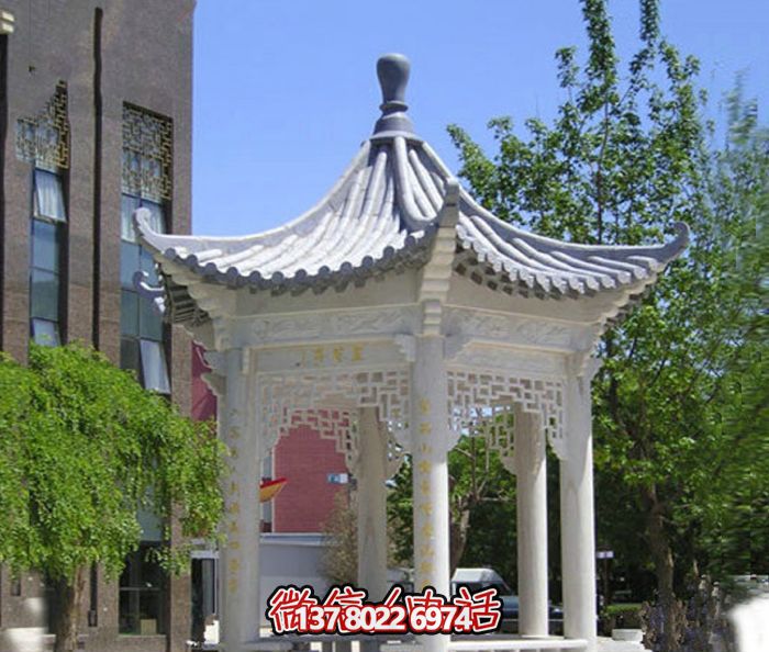 精美漢白玉鏤空涼亭，為校園休息區(qū)提供清涼休息空間