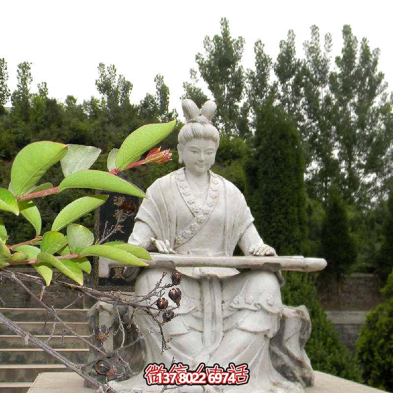 彈琴游玩古代景區，感受石雕雕塑之美