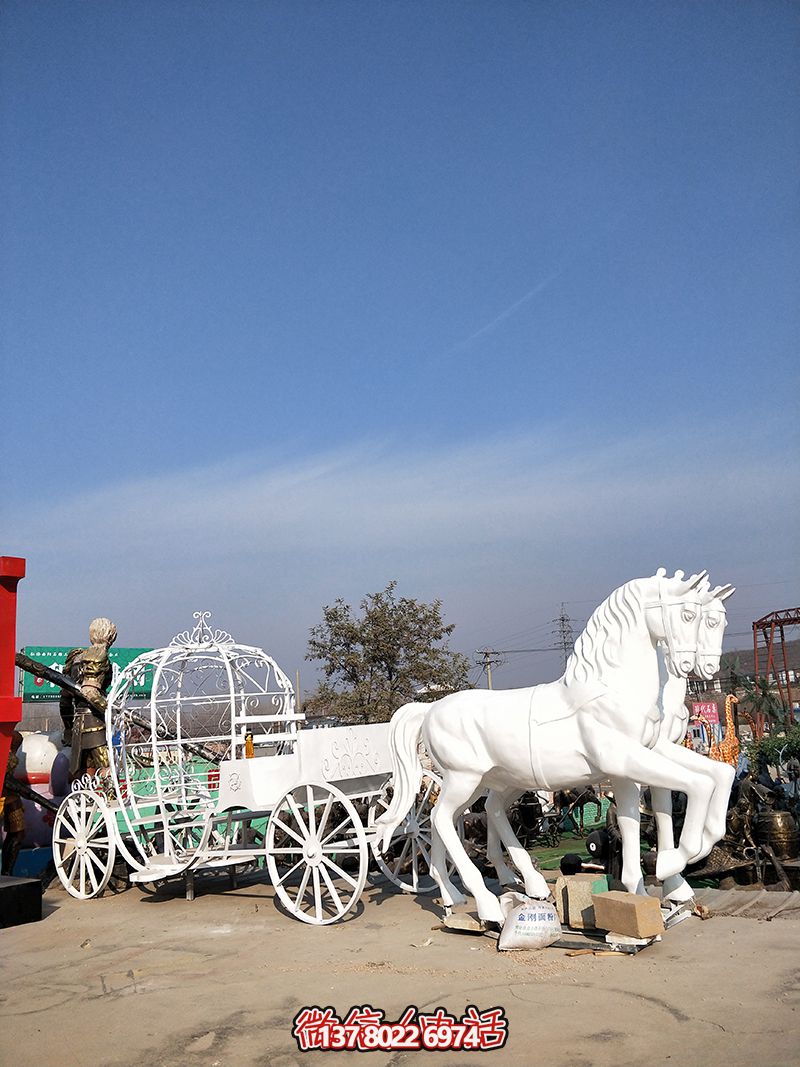 文化廣場擺放大理石創意馬車石雕